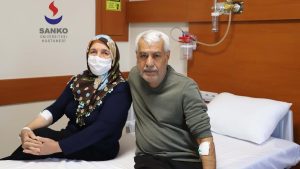 65 yaşındaki adam eşinden yapılan böbrek nakliyle sağlığına kavuştu