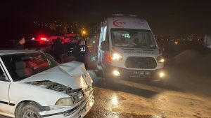 Alkollü sürücü sivil polis aracına çarptı: 3 yaralı