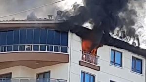 Ankara'da apartmanın 8'inci katında yangın