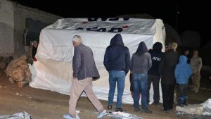 Evleri hasar gören vatandaşlar için çadır kuruldu