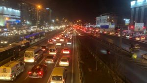 İstanbul'da iş çıkış saatlerinde trafik yoğunluğu meydana geldi