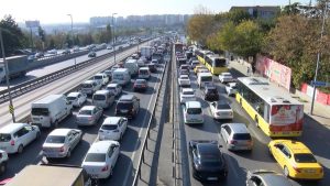 İstanbul'da zincirleme trafik kazası: D-100'de trafik kilitlendi