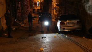 İzmir'de bıçaklı kavga: Çok sayıda yaralı var