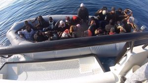 Motor arızası veren teknede bulunan göçmenler kurtarıldı