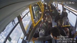 Rahatsızlanan yolcuyu belediye otobüsüyle hastaneye yetiştirdi