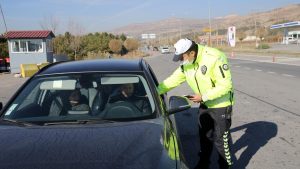 Sivas'ta, trafik polisleri tarafından drone destekli denetim yapıldı