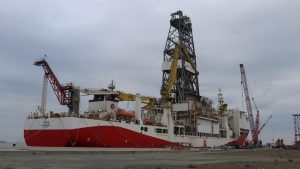 Yavuz Sondaj Gemisi'nin kule montajı çalışmaları hızla devam ediyor