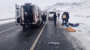 Ambulans şarampole yuvarlandı: 1 ölü, 4 yaralı