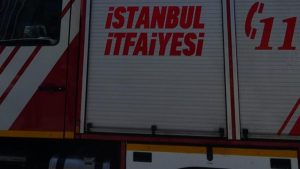 Beyoğlu'nda kumaş deposunda yangın