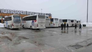 İstanbul'a gidemeyen yolcular saatlerdir Bolu'daki tesislerde bekletiliyor