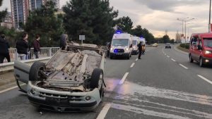 Of'ta kaza yapan araç ters takla attı! 2 kişi yaralandı
